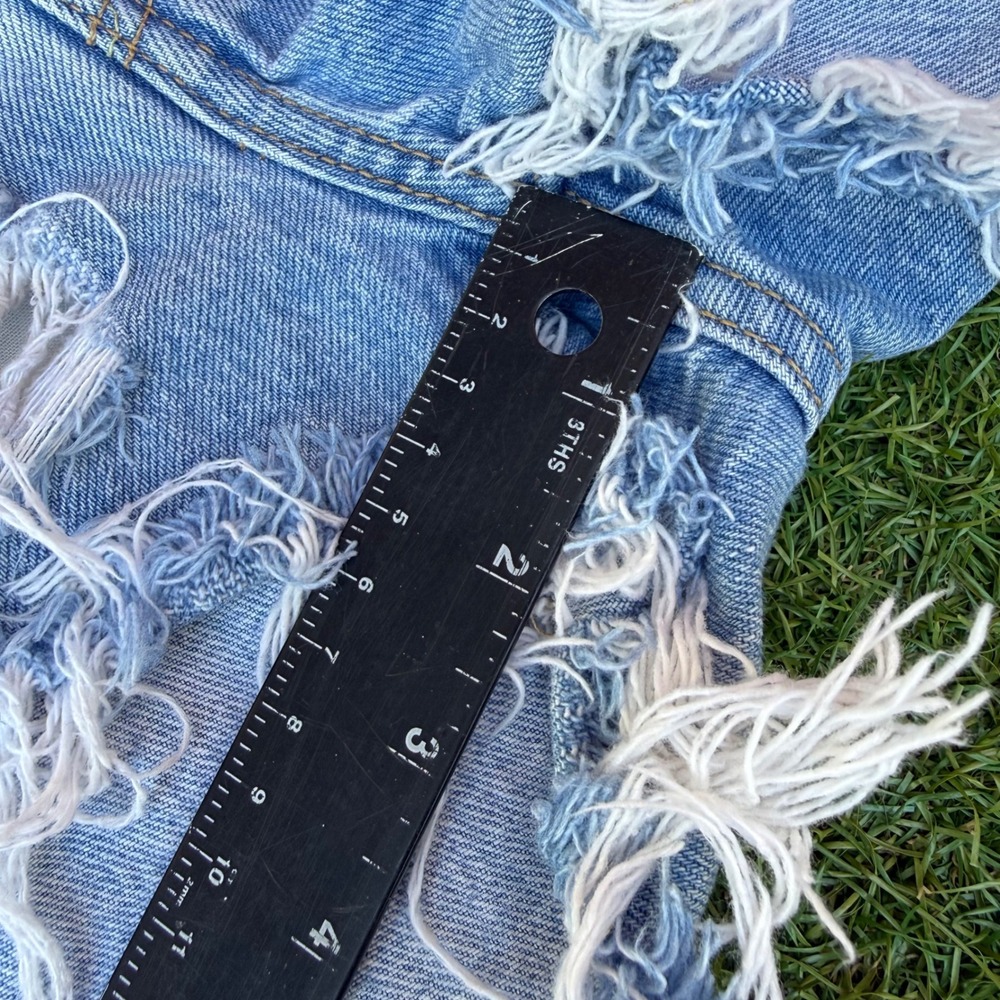 Levis Premium 501 Original Shorts Womens 25 Light Wash Distressed Denim Western - Picture 10 of 10